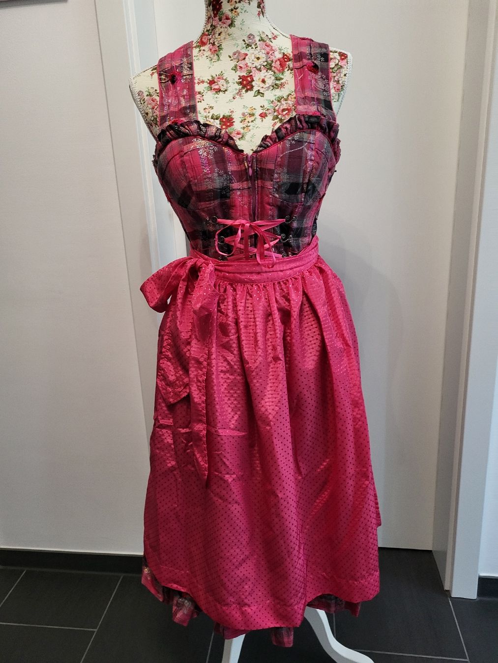 Kleider: hübsches Dirndl – Gebraucht aus Matzendorf von hauli2 2