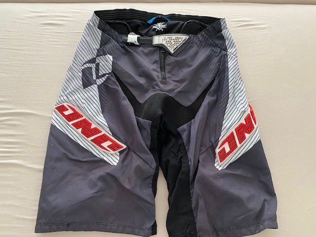 Hosen: Reactor downhill bike shorts – Gebraucht aus Dallenwil von ZD2019