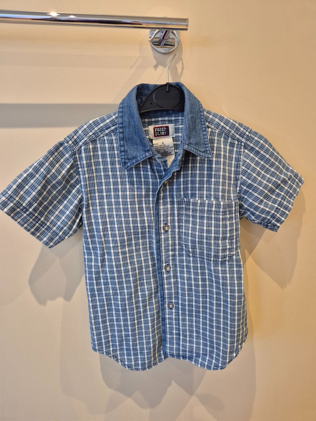 Hemden, T-Shirts & Polos: Kurzarmhemd kariert, 6 Jahre (Gr. 116) – Gebraucht aus Dietikon von grafad