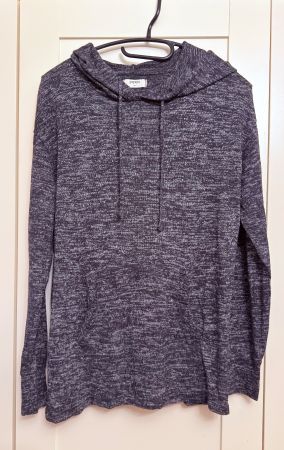 • Hoodie / Sweatshirt •