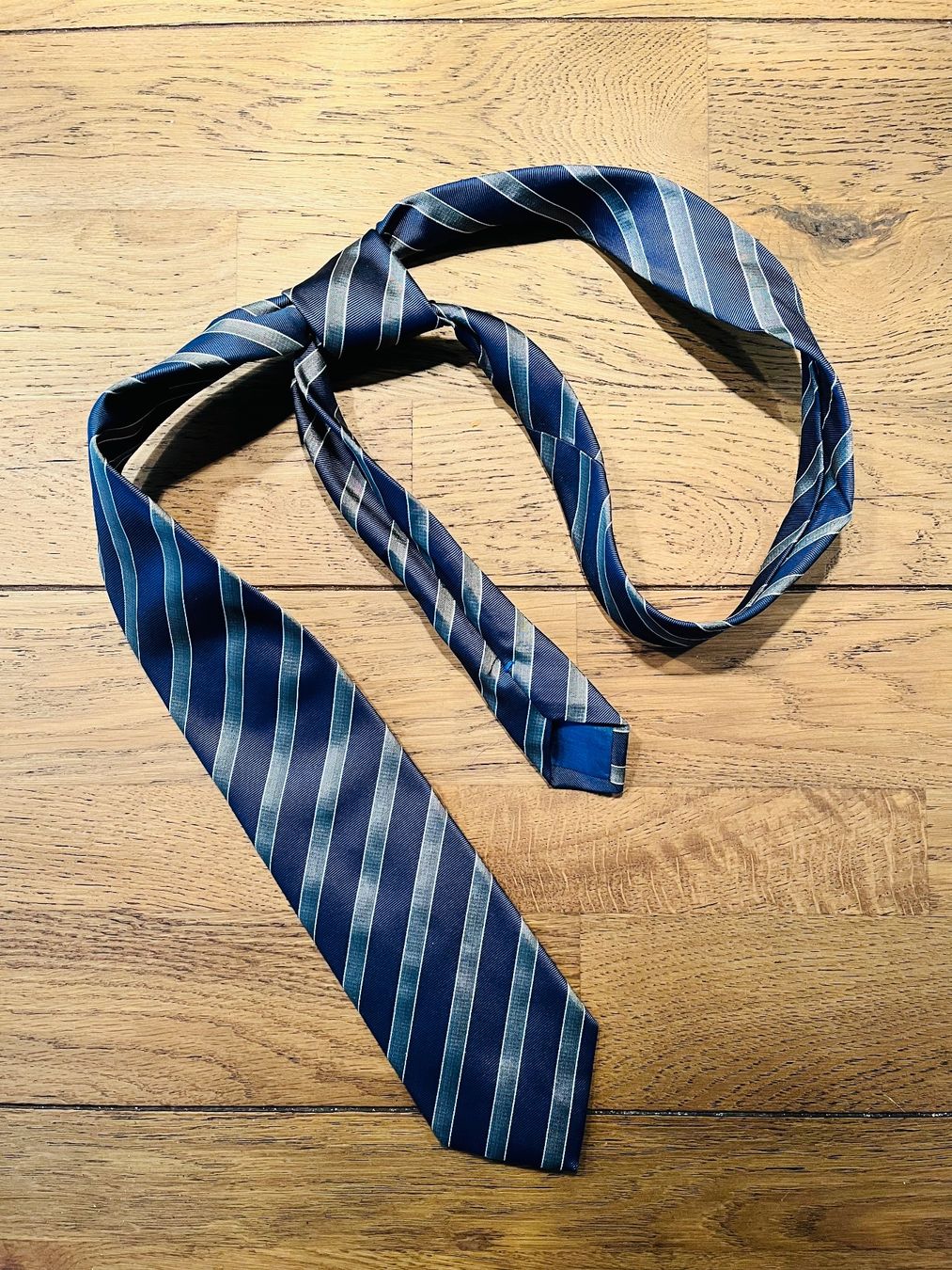 Hugo Boss Cravatte: Krawatte Hugo Boss – Usato da Langnau am Albis venduto da Ervedosa_21