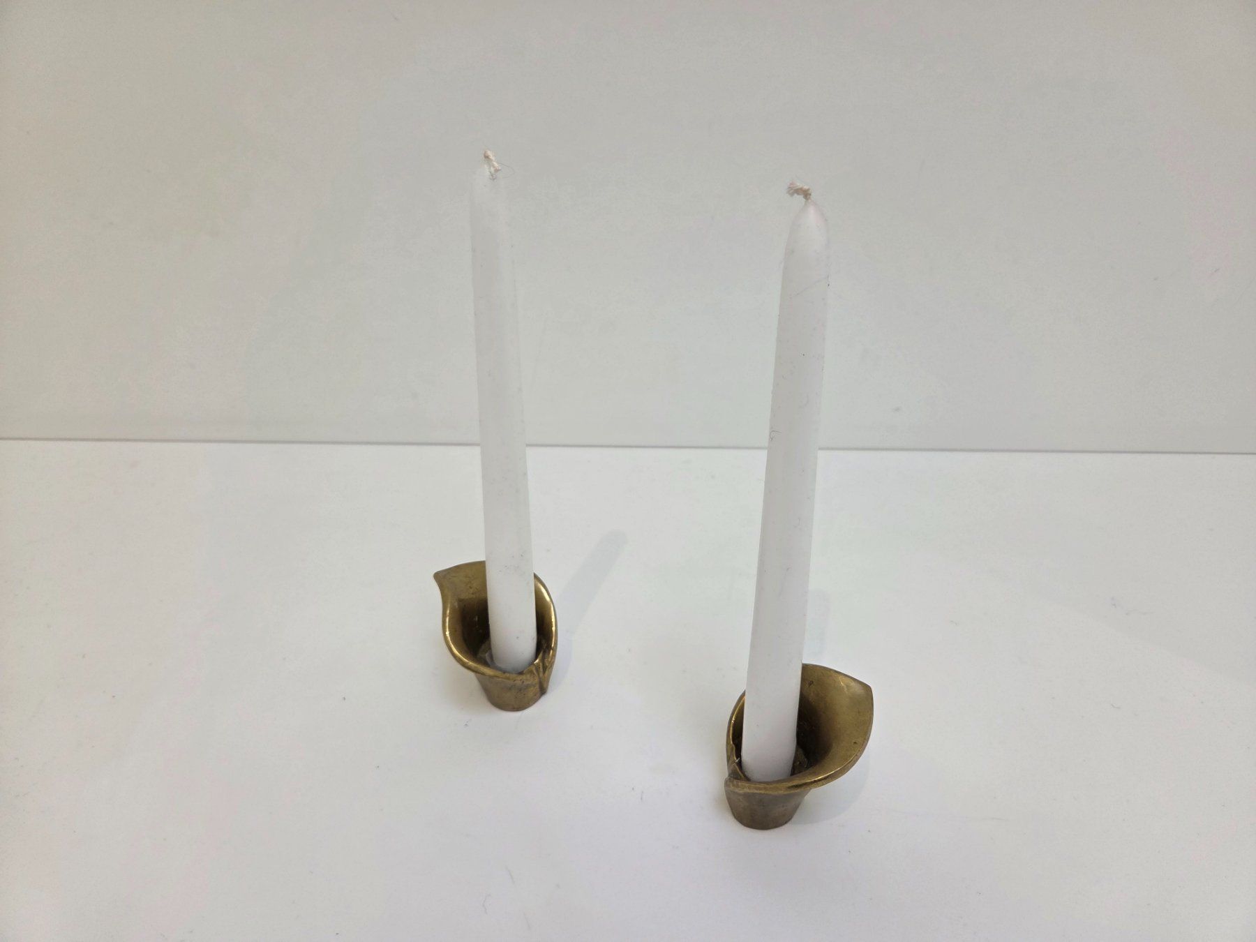 Portacandele: Alter kleine Messing Kerzenhalter Paar – Usato da Gersau venduto da pd-design-and-art