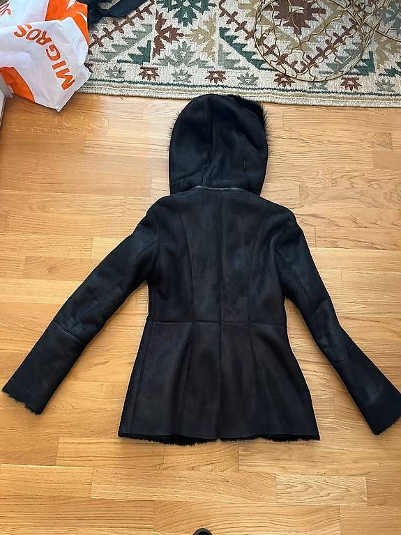 Giacche: Schwarze Lammfelljacke Echtfell Gr. 36/38 – Usato da Chur venduto da Mity88 1