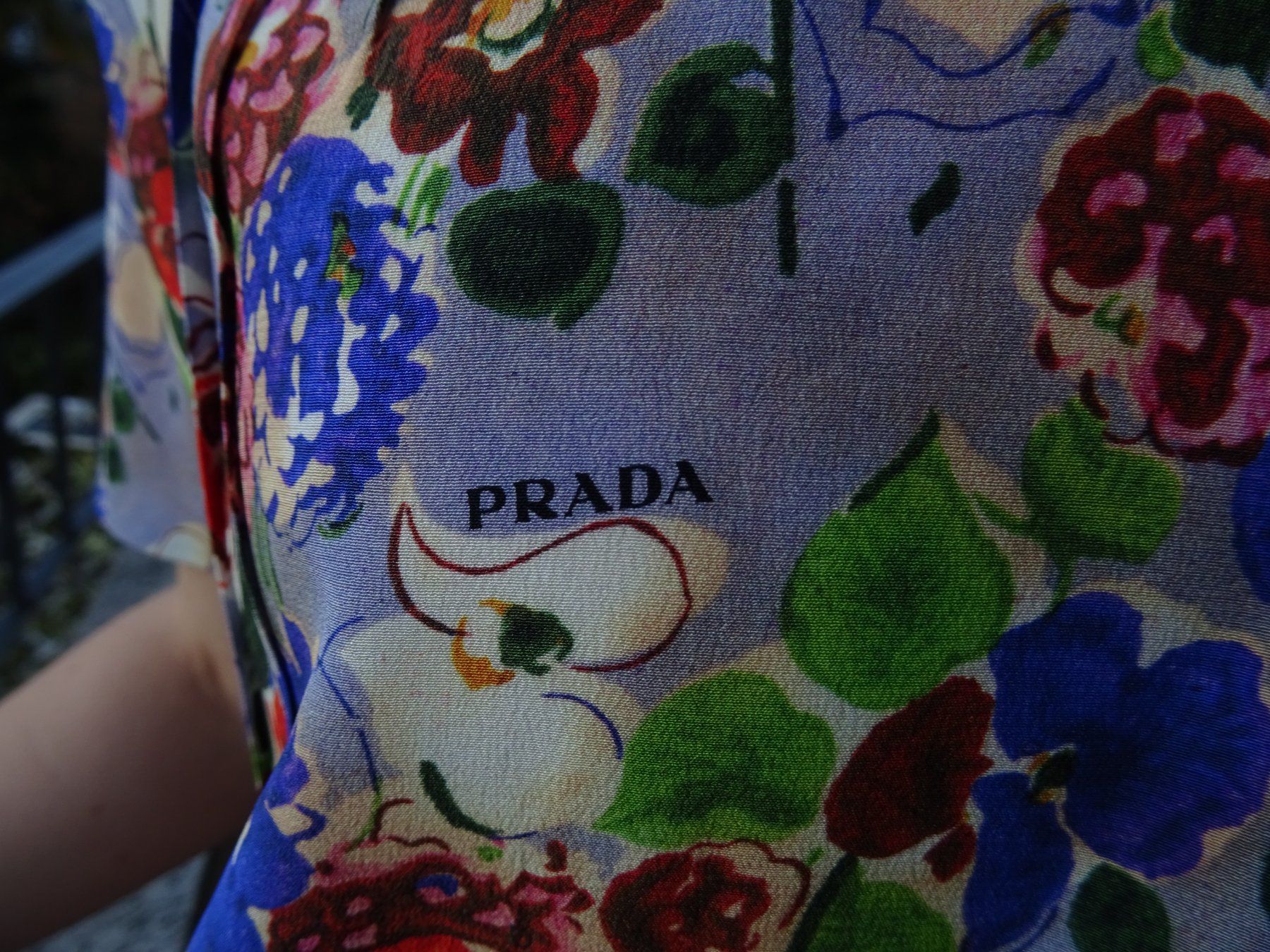 Prada Blusen: PRADA Originale e Nuova! camicetta 100% seta! taglia 42IT – Neu und originalverpackt aus Cadempino von vis_lpp9 6