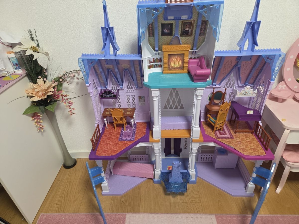 Puppenhäuser & -möbel: Puppenhaus – Gebraucht aus Klingnau von sar_k7x9 1