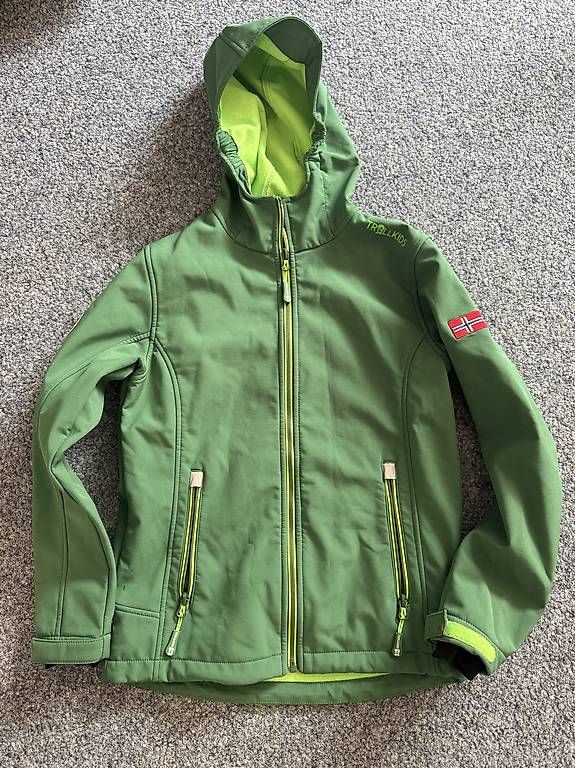Giacche & Cappotti: Trollkids Softshelljacke grün Grösse 152 – Nuovo e nell'imballaggio originale da Veltheim AG venduto da Danilo79