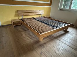 Bettrahmen Kernbuche geölt 180x200cm mit 2 Nachttischen