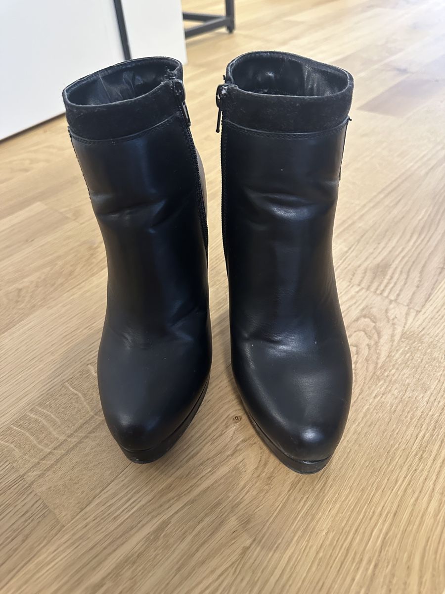 Scarpe da donna: Schwarze Stiefeletten mit Absatz, Gr. 37 – Usato da Lufingen venduto da ott_r59k 3