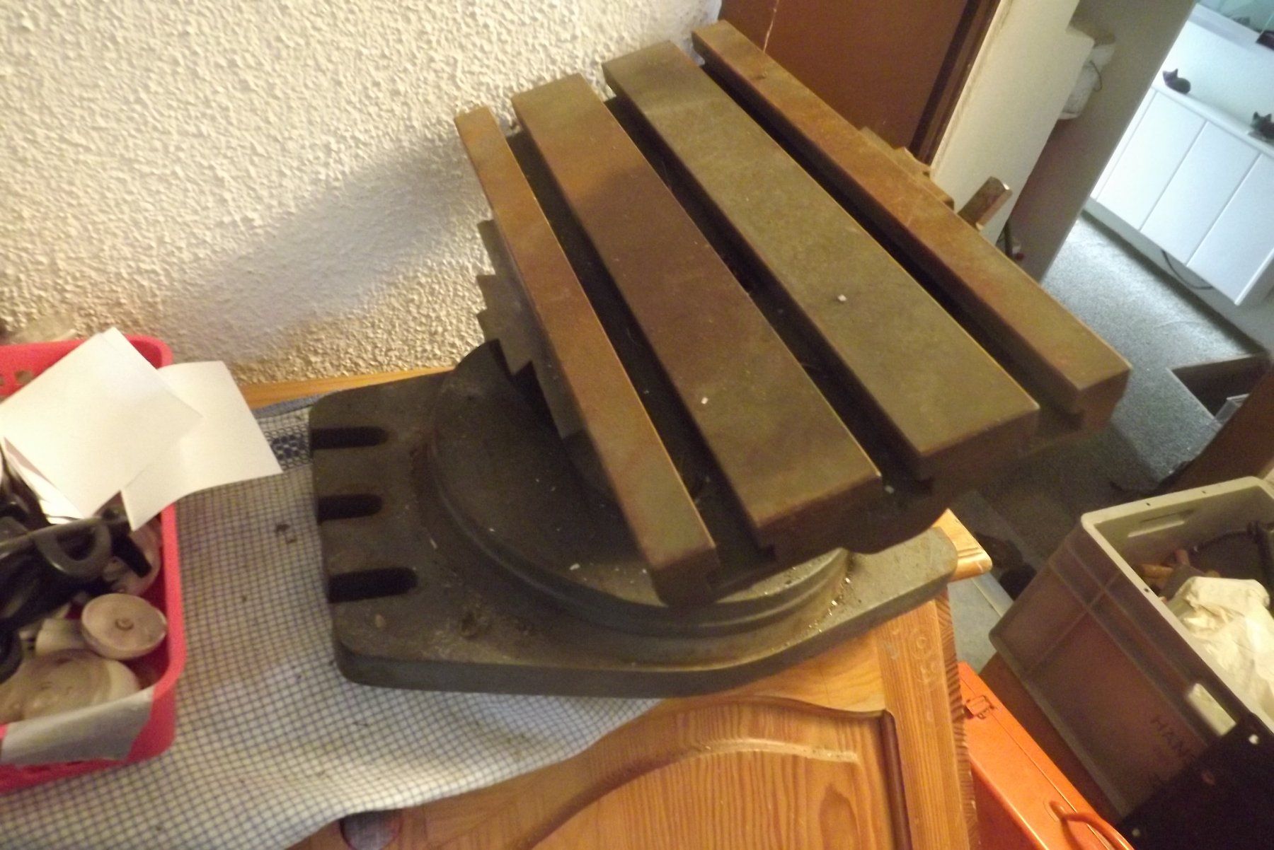 Alle Werkzeuge: Speziele  "Schraubstock", oder Tisch für Bormaschine.. – Gebraucht aus Hittnau von Szekler