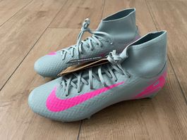 Nike Fussballschuhe Gr. 40.5 NEU