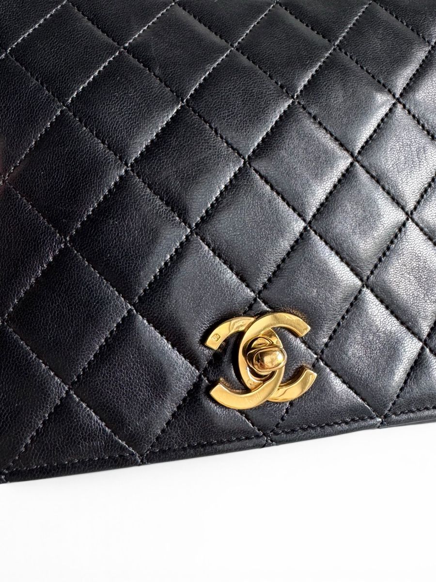 Chanel Taschen für Damen: CHANEL Lambskin Vintage Single Flap Bag – Gebraucht aus Kriens von hannaandkiko 6