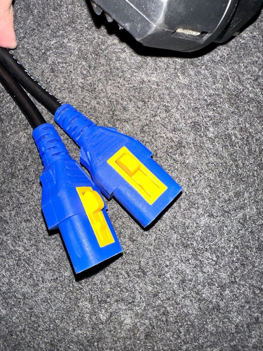 Kabel: 2 Stück Kaltgerätekabel Stromkabel Netzkabel – Gebraucht aus Aarau von KorgPA 1