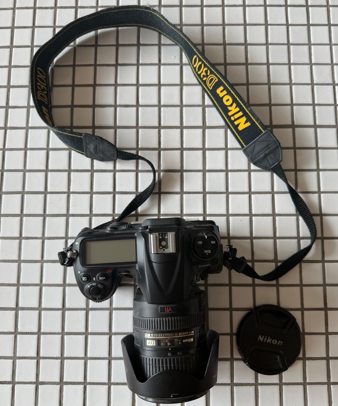Nikon Kamera: Nikon D300 Set mit 18-200mm Objektiv, 2x Blitz – Gebraucht aus Basel von pan_9tvr 2