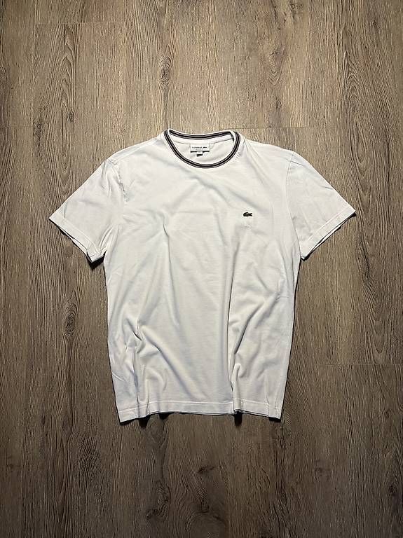 T-shirts: T shirt Lacoste  – D'occasion à Cheseaux-Lausanne par mad_mnv2