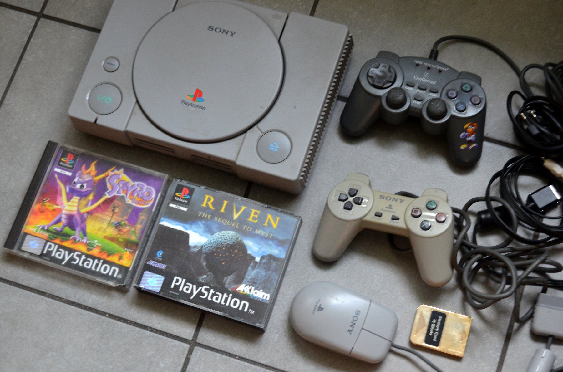 Sony Konsolen: Playstation 1 / PSX SCPH-7502 – Gebraucht aus Collonges von arashee 1
