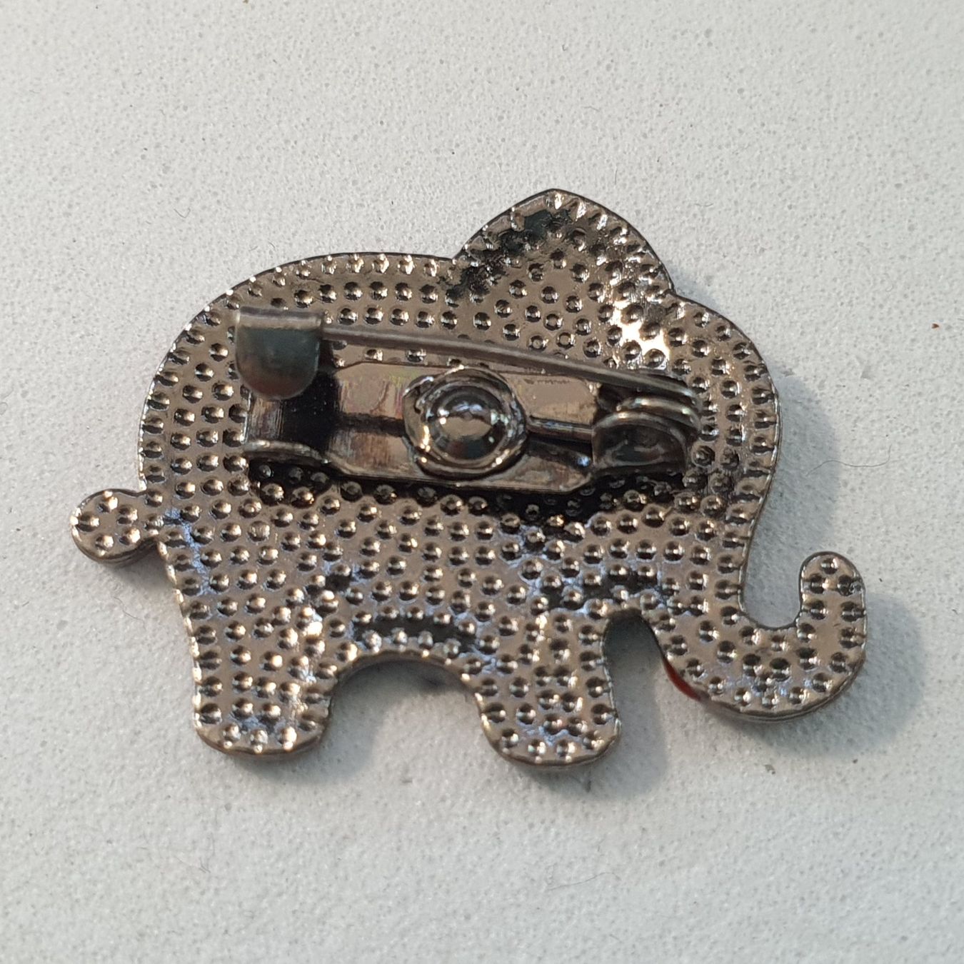 Broschen & Nadeln: AA213 - Brosche Elefant – Gebraucht aus Reinach BL von Boston-Verkauf 2