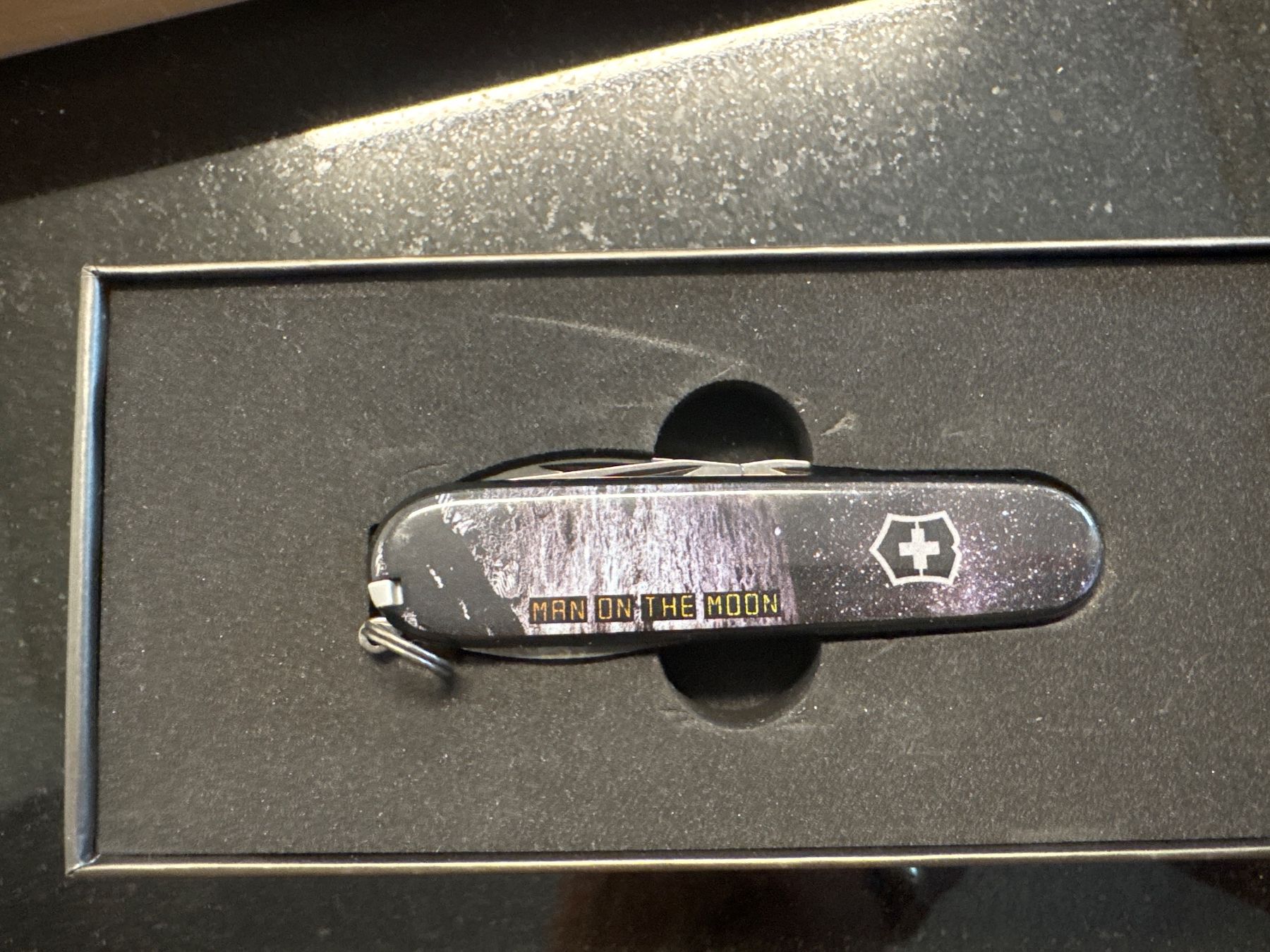 Victorinox Taschenmesser: Victorinox MAN ON THE MOON – Neu und originalverpackt aus Neuhausen am Rheinfall von Charli001