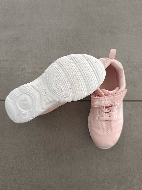 Chaussures filles: Hallenturnschuhe Grösse 28 – D'occasion à Utzenstorf par Jassy34xx 1