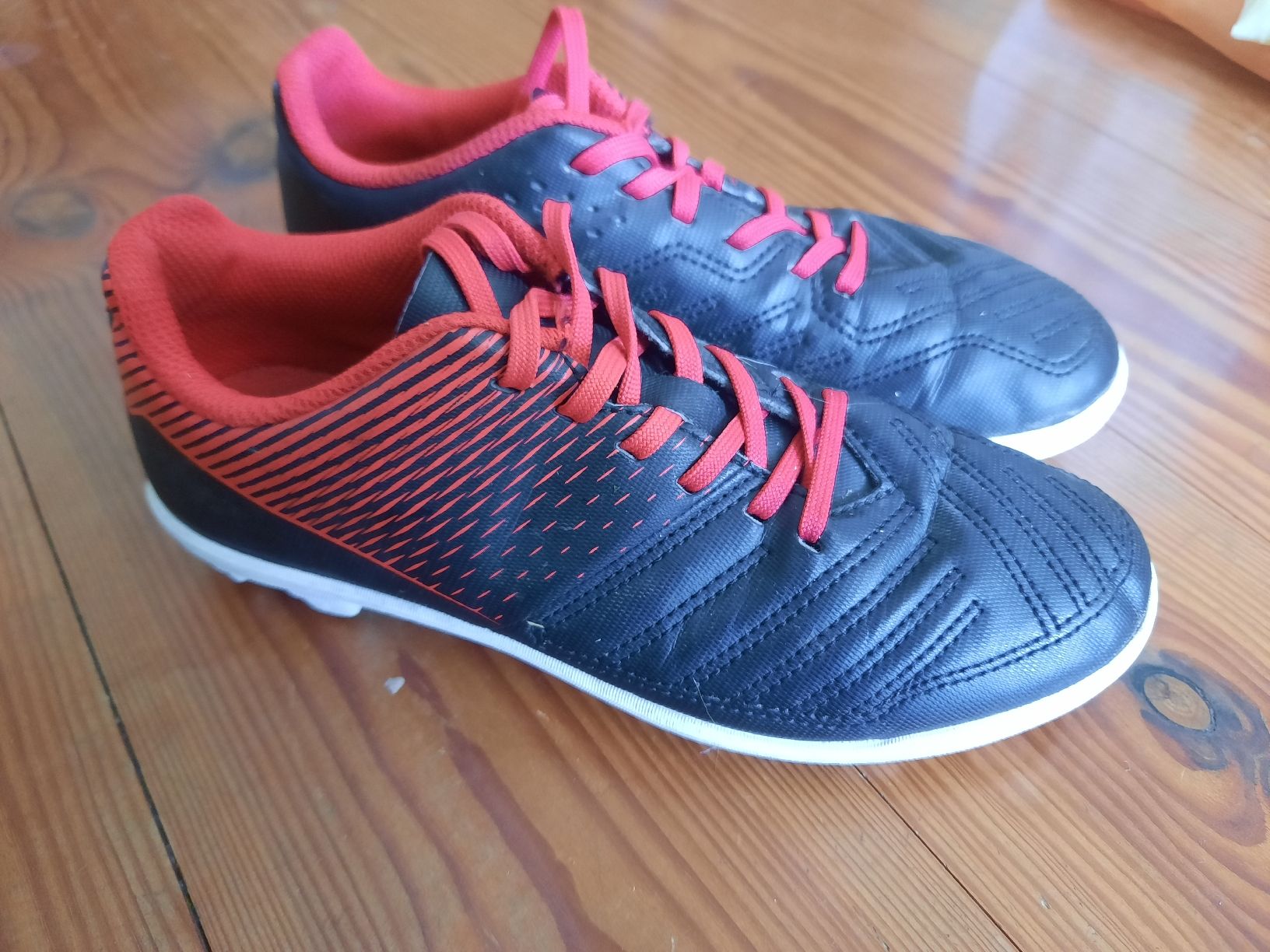 Decathlon Scarpe da uomo: Fussballschuhe Nockenschuhe 34 – Usato da Lamboing venduto da Oakhurst