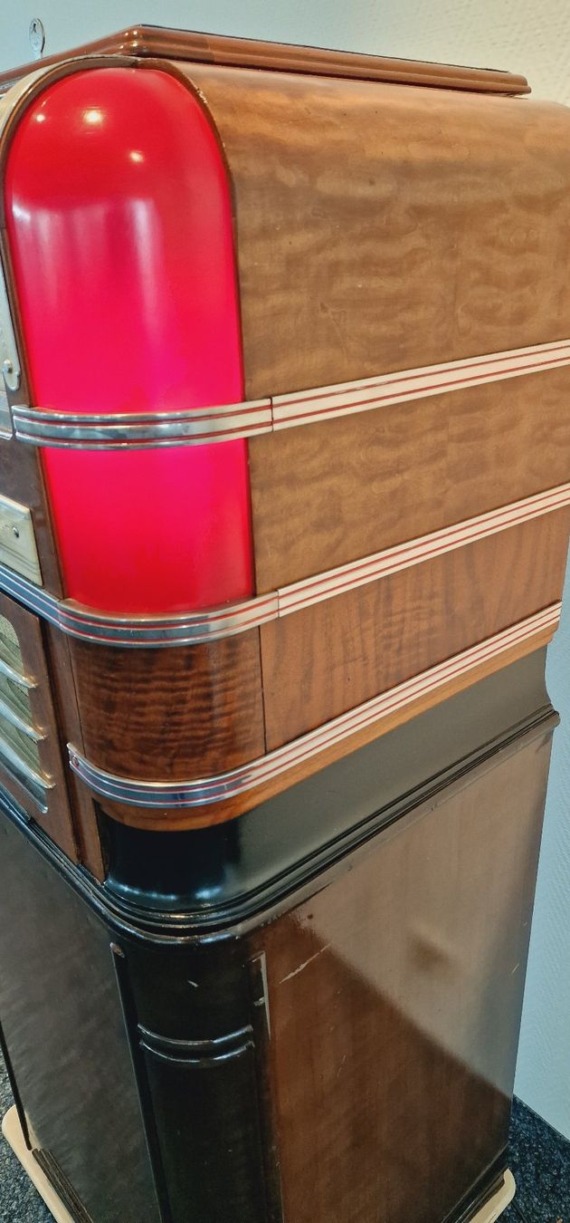 Wurlitzer Jukebox: Wurlitzer Musikbox Jukebox Modell 61 – Usato da Geroldswil venduto da jukeman 2