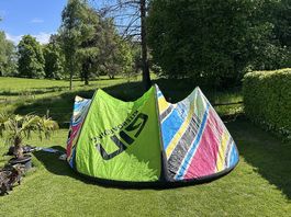 Gin Kiteboarding Modell Guru 14 qm Kite inkl. Bar