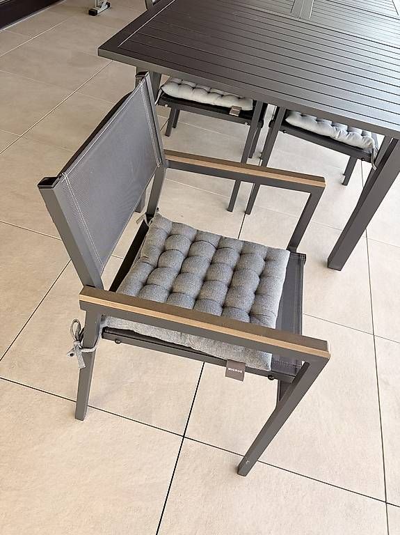 Tavoli: Garten Outdoor Tisch mit 6 Stühlen – Usato da Greppen venduto da gent_hys
