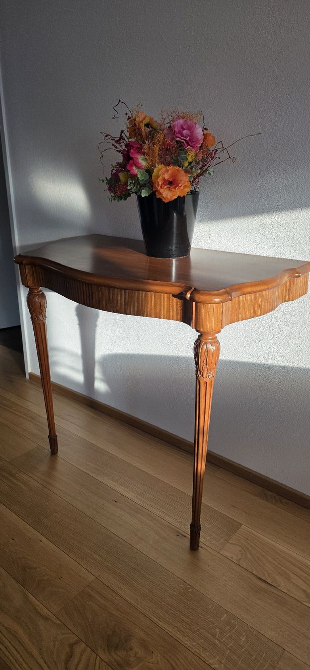 Tavoli: vintage Konsole-Tisch aus Holz – Usato da Lichtensteig venduto da isa_76mj