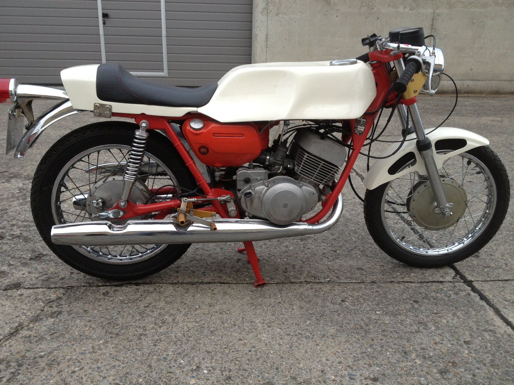 Suzuki Strada: Suzuki T-250 Cafe Racer Oldtimer – Usato da Rickenbach LU venduto da Hulibu