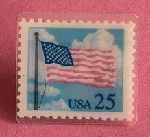 Pin USA-Marke 25 Cents, USA-Fahne mit Wolken