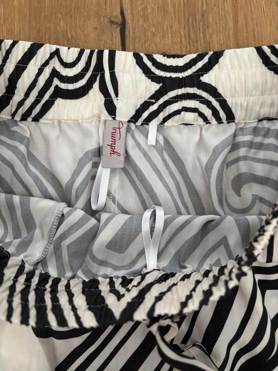 Triumph Pantaloni: Triumph summer shorts 38 – Nuovo (secondo la descrizione) da Windisch venduto da bymarikaa 1