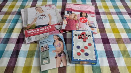Tolles Set - Hello Kitty - Tchibo - Biniki - 4 Gewinnt - 122