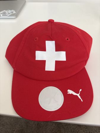 Casquette suisse rouge foot puma