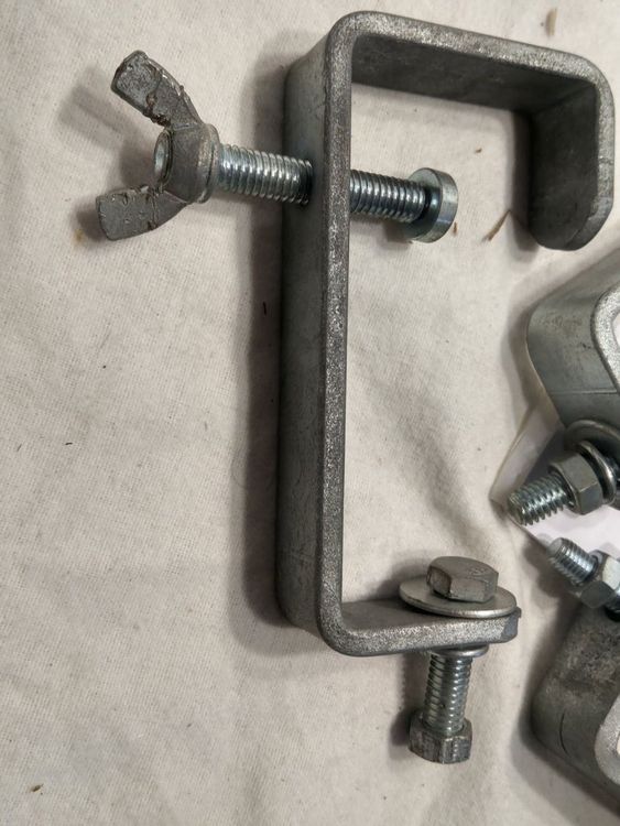 4 Scheinwerferhalter für Traversen (x516) | Kaufen auf Ricardo