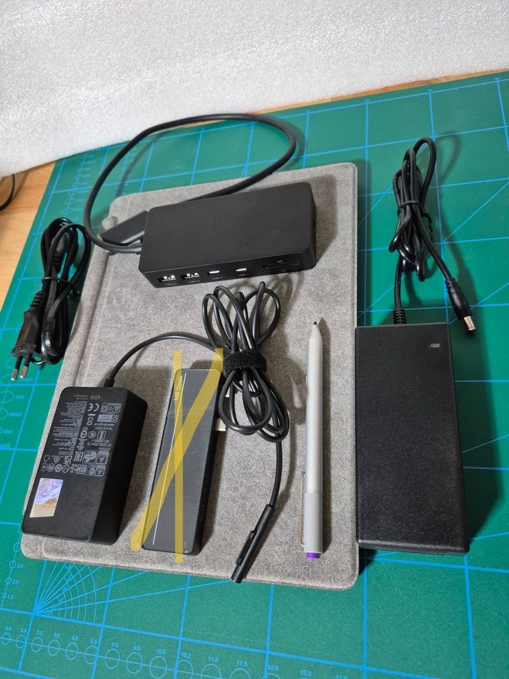 Microsoft Notebooks: MS Surface Pro 8, CH-Keyboard avec Slim Pen 2, Dock & Hub – Gebraucht aus Corcelles-près-Payerne von Tcholleybus 3