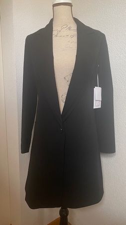 Manteau noir, taille 4, chic et élégant, neuf!