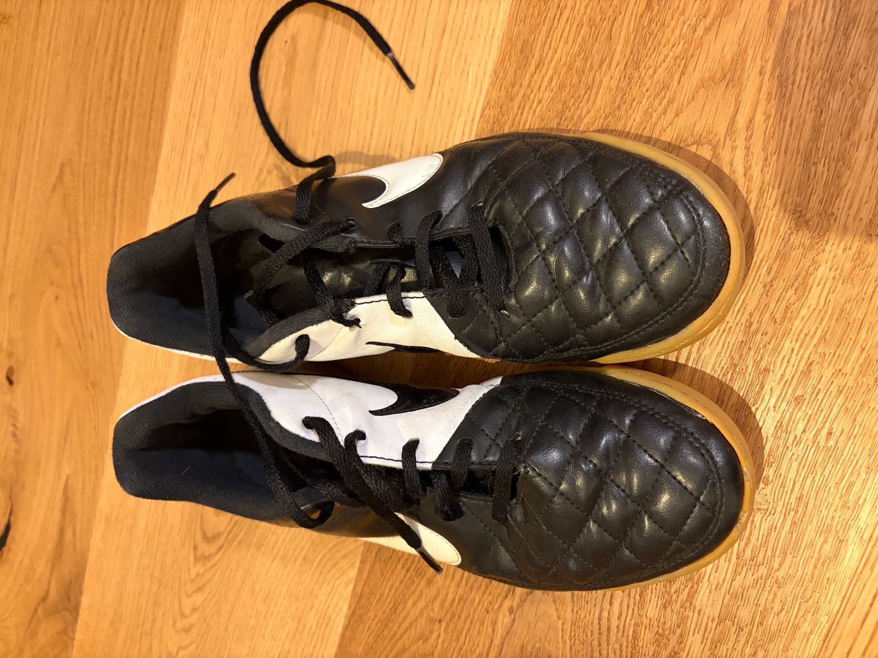 Nike Scarpe per ragazzi: NIKE HALLENTURNSCHUHE 37.5 – Usato da Wattwil venduto da jopara 1