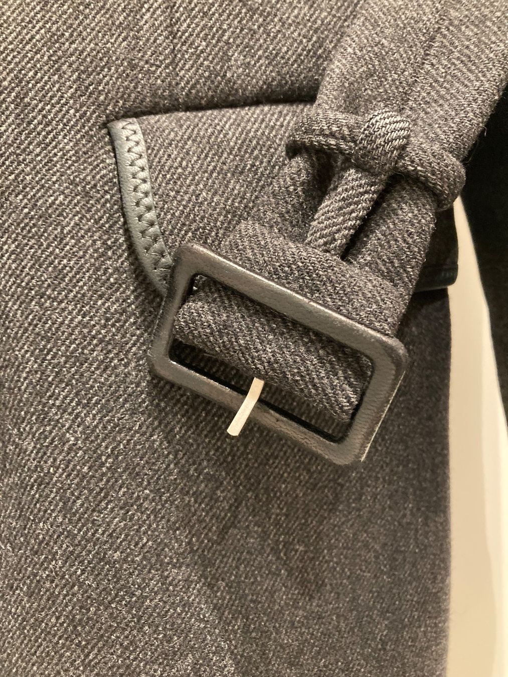 Prada Cappotti: Prada mantello no 40I-36CH – Usato da Paradiso venduto da Kayakara 6