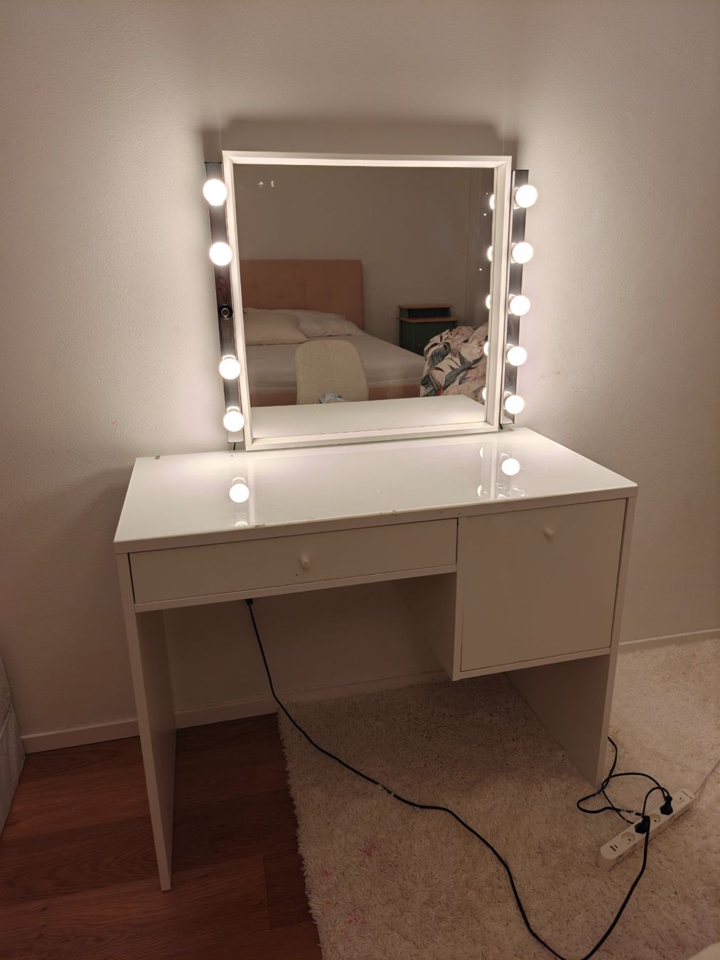 Ikea Schminktische: IKEA SYVDE Schminktisch + Spiegel mit lampe – Gebraucht aus Adligenswil von ser_6mpq