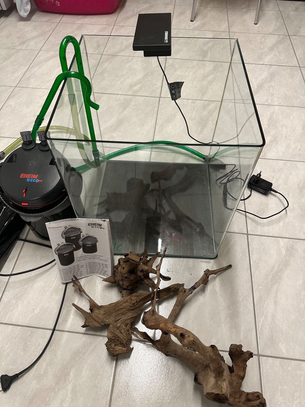 Dennerle Acquari: Dennerle NanoCube Aquarium 60 L gebraucht – Usato da Schnottwil venduto da Burgerking