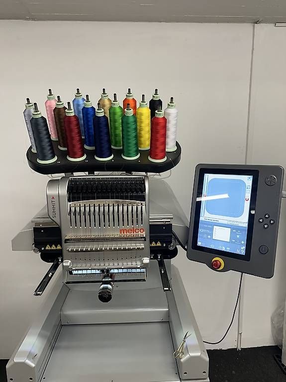 Machines à coudre: Melco Summit Stickmaschine mit Restgarantie – D'occasion à Wil SG par erd_zml6 2