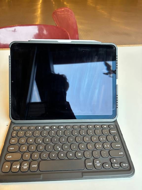 Apple Tablet PC: iPad Air 5 génération 256 Go Bleu + Apple Pencil2 + Clavier – Usato da Vionnaz venduto da mar_7ypv 4