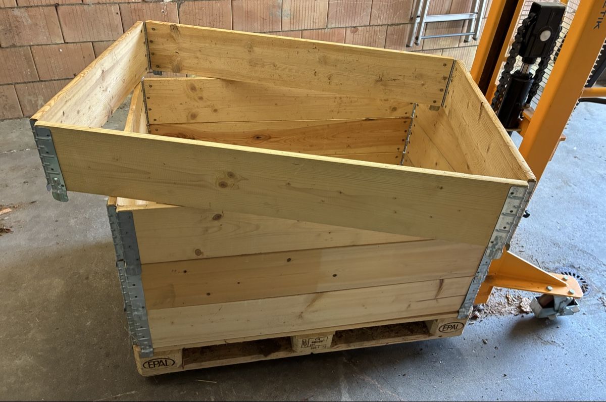 Pallets: Paletten mit Rahmen – Usato da Menznau venduto da Cabrio77rot 1