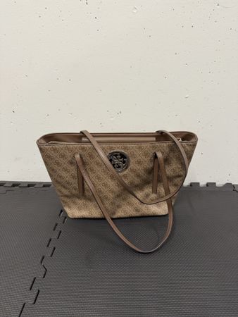 Schöne Guess Handtasche - Top Zustand - sehr selten getragen