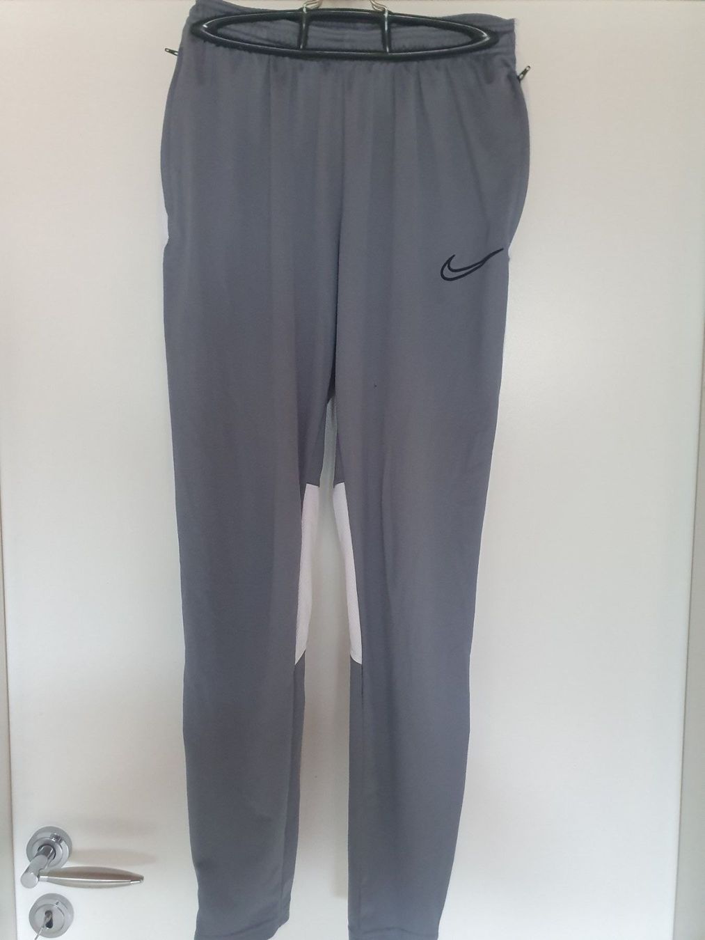 Nike Pantaloni: Jogging Nike® – Usato da Monthey venduto da gae_22w9