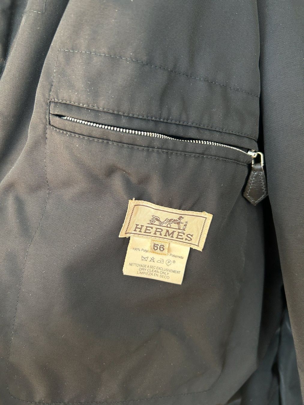 Hermès Mäntel: Hermès Black Nylon Parka Jacket – Gebraucht aus Bern von kurtikobolt74 4