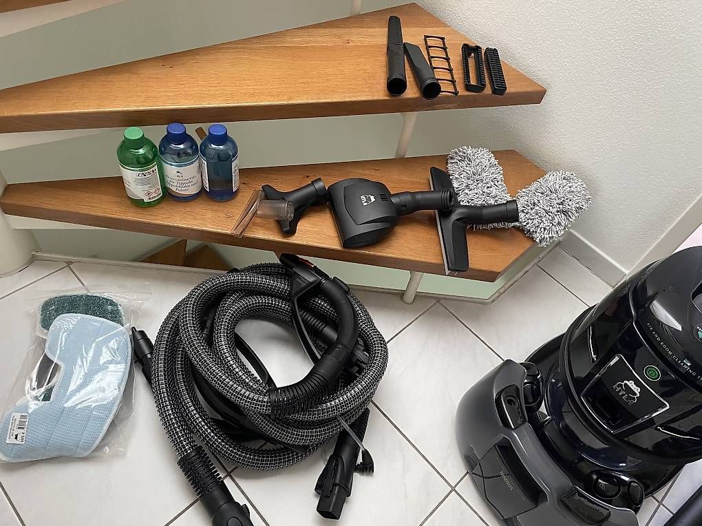 Hyla Aspirapolveri & Accessori: Hyla EST Wasserstaubsauger – Usato da Augst BL venduto da nike_7 1