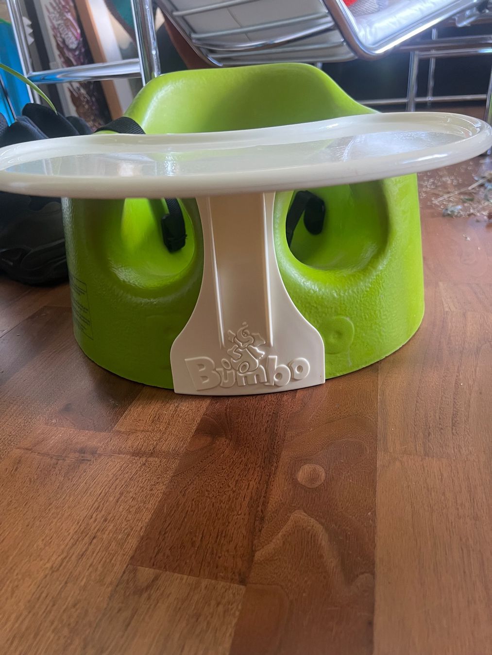Hochstühle: Bumbo Babysitz mit Essbrett – Gebraucht aus Jona von Sariksa