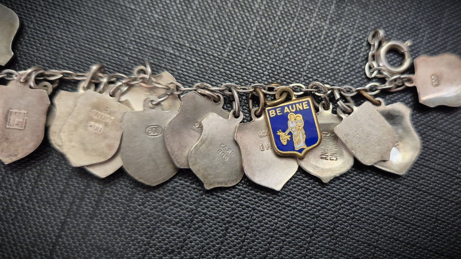 Bracelets: Bettler-Armband mit emaillierten Wappen – D'occasion à Zürich par brinkosos 6