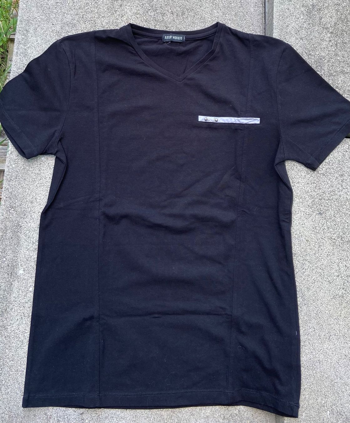 T-shirt: T-shirt noir, Antony Morano, M/L – Nuovo (secondo la descrizione) da Moutier venduto da chicboutique
