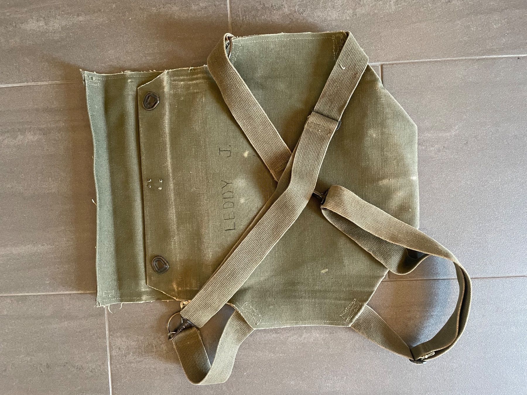 US Army Uniformi: US army gas mask bag M9 – Usato da Oberbütschel venduto da Woodie2005 2